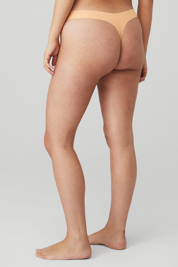 Ropa Interior Alo Yoga Airbrush Invisible Tanga Mujer Beige | 785039KIJ